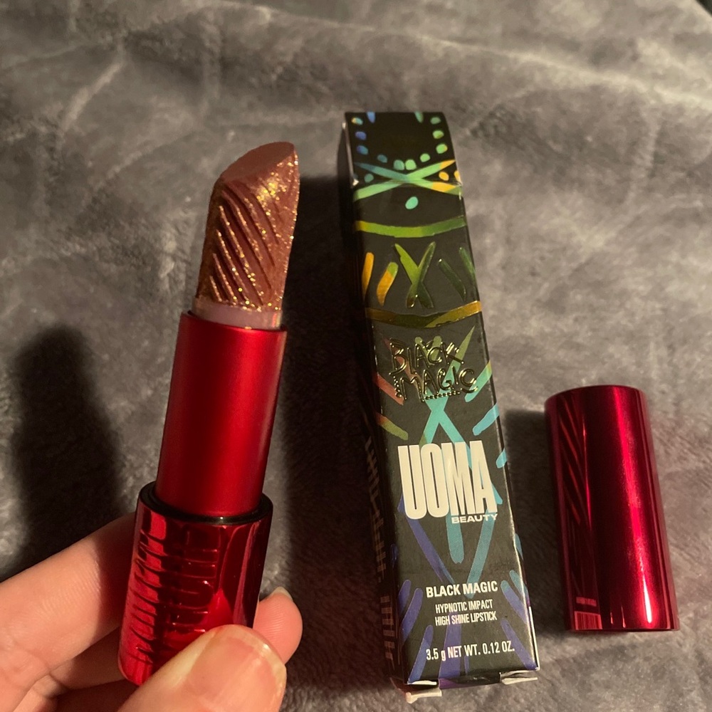 Uoma lipstick black magic